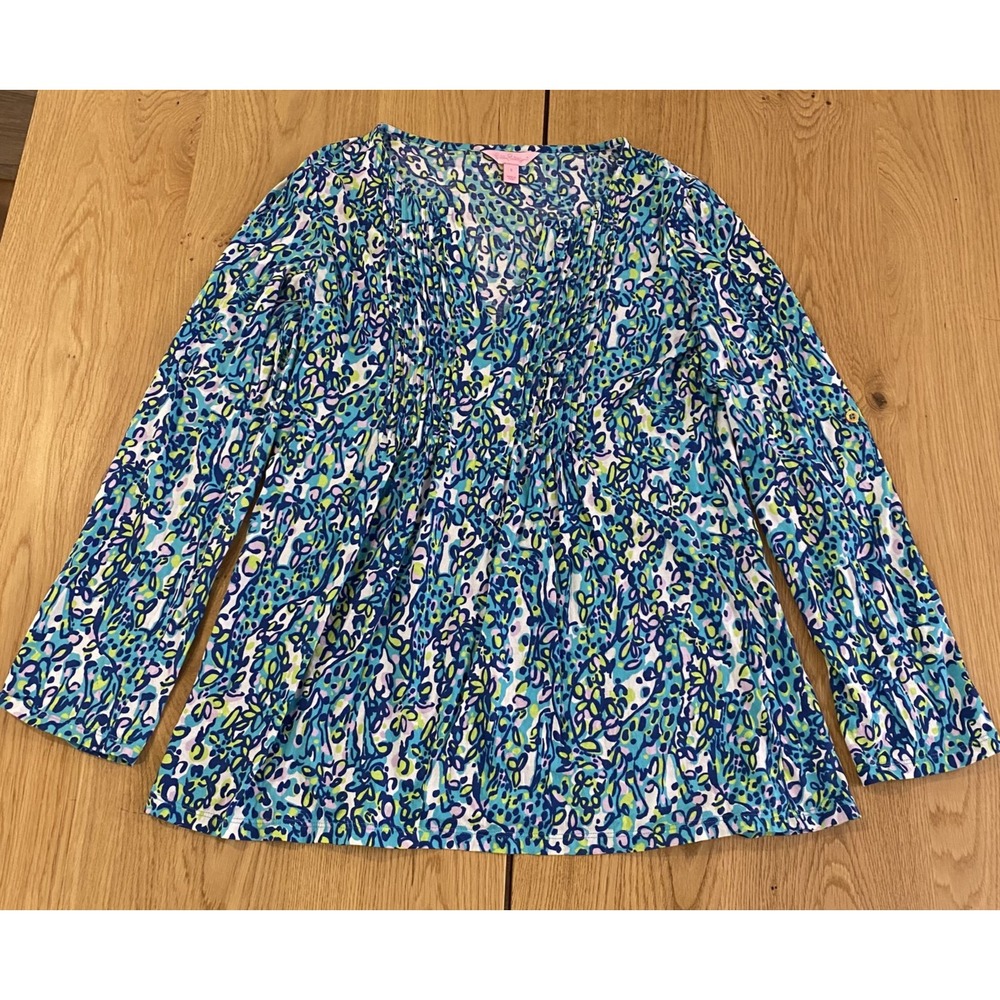Lilly Pulitzer "Braylen" Top Woman's Size Small Pin Tuck Tunic giraffe Print